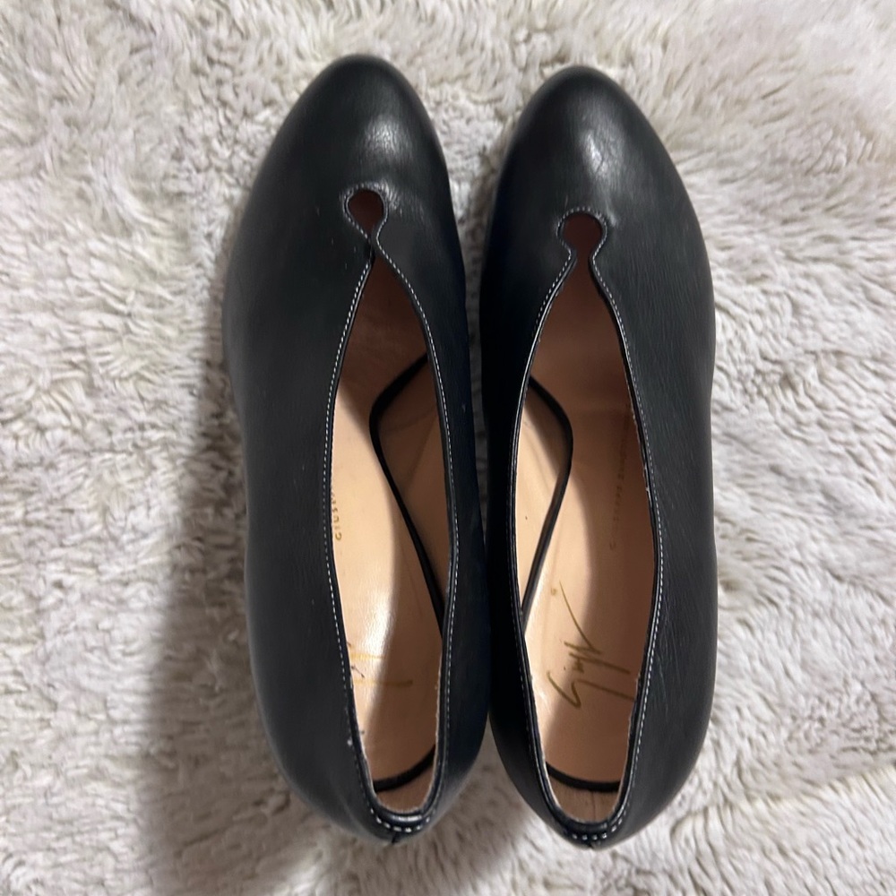 Gently worn GIUSEPPE ZANETTI Black Leather Booties size 39.